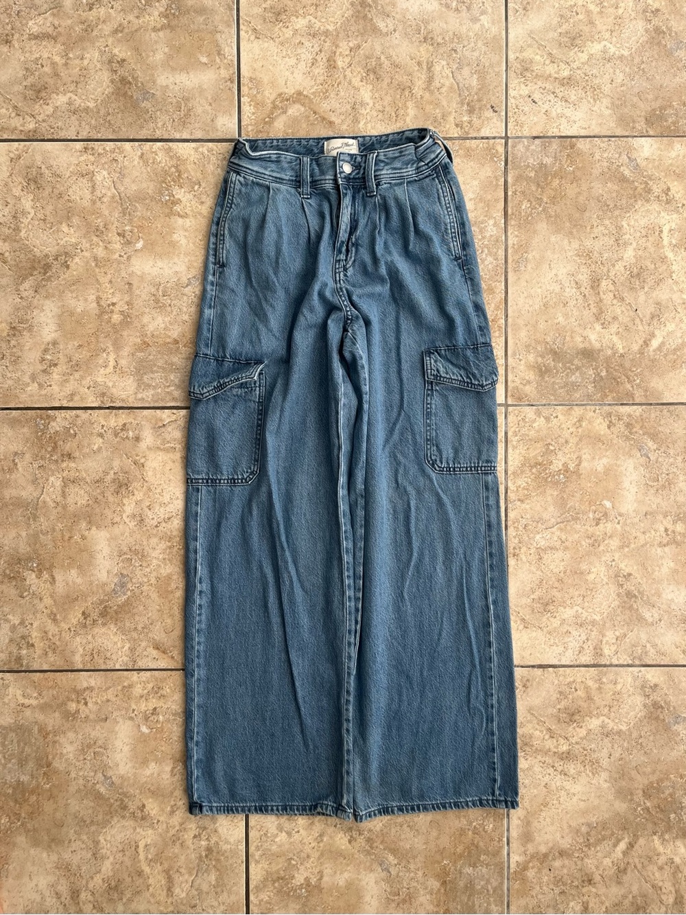 Universal Thread Wide-Leg Cargo Jeans in Blue Denim